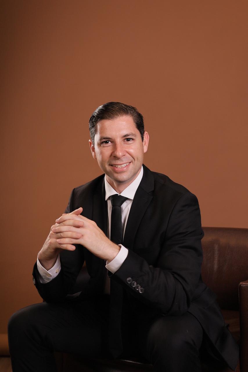 Dr. Luis Carlos Tavares