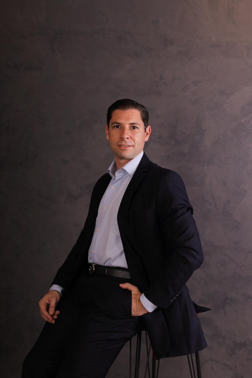 Dr. Luis Carlos Tavares